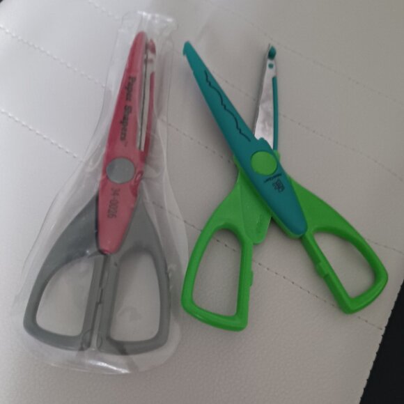 NEW Crafting Decorative Edged Paper Shapers Scissors Sold Separate - Picture 1 of 2